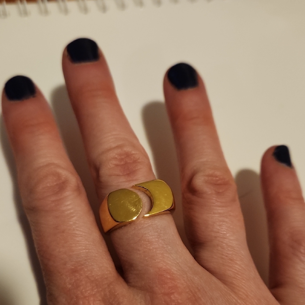 Modern Gold-Tone Open Circle Statement Ring - Picture 6 of 7